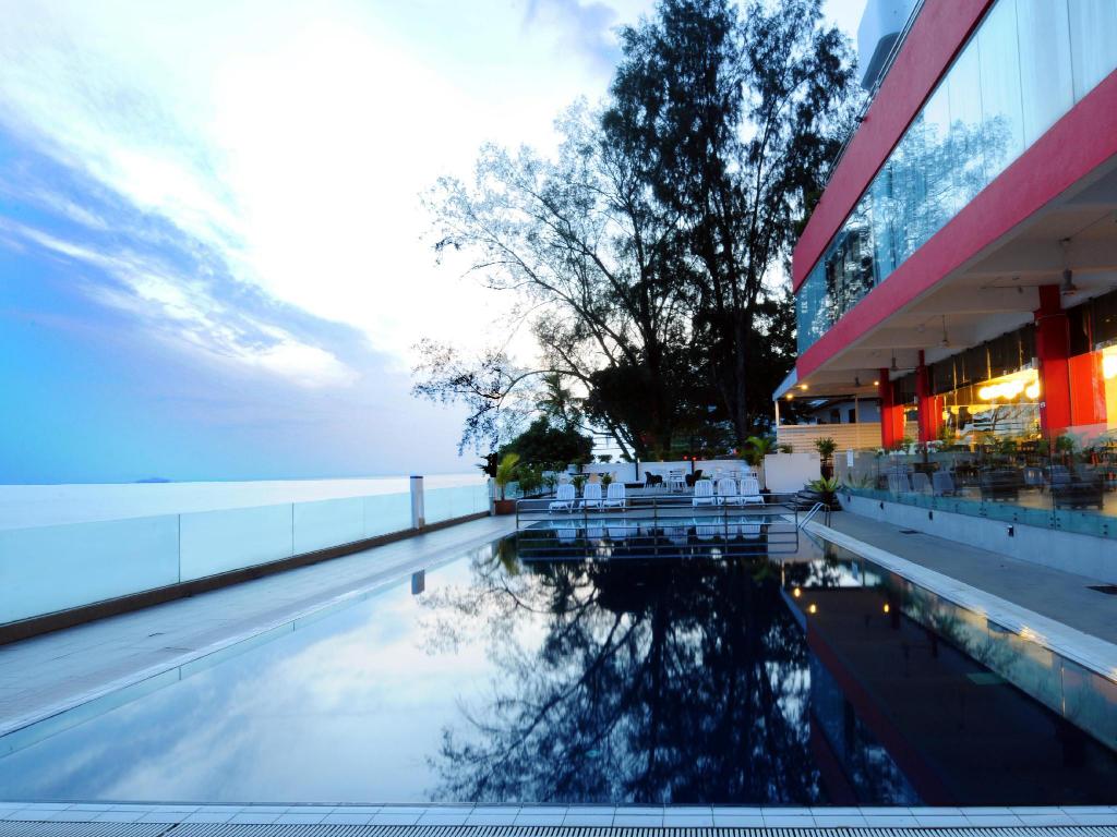 hotel sentral seaview penang pool